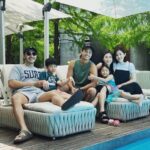 Chris Lee Instagram - 👬👭one love 幹嘛幹嘛幹嘛！ 尬派囡仔大小！ #這世代沒有什麼不可能 #婚姻平權但結婚了就要好好經營喔 #其實我們在比乳頭顏色誰比較粉… #model #actor #chrislee1111travels #yilan #taiwan #villa #pool #poolparty #thanksto二十輪 #bff #yolo #workhardplayhard 二十輪Villa 宜蘭館 Swiio Villa Yilan
