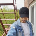 Chris Lee Instagram - Sloppy Uncle Chris… Same outfit in the past 3 weeks While traveling across the world 這一趟回美國辦事完全沒打扮， 帶了一堆洗到快破掉的內衣褲襪子旅行， 想說穿一穿就可以丟了也不用帶回來洗， 只帶了一套安全牌全黑+牛仔外套。 從首爾到紐約在到亞特蘭大然後舊金山， 一路上天氣變化從6°C到32°C， 更別說有些地方溫差大到晚上會冷哭， 只想著保暖別感冒， 還好我紐約家裡有一件羊毛衫跟羽絨衣， 頂著上一部戲燙的Q毛， 不會整理只好一直帶帽子… 好吧， 勉強拍了一些影片但都穿同一套， 你們就將就著看。 #回台灣了可以從男神經變回男神了 #別誤會我我很愛這一頭花媽捲只是我不會整理 #昨天上節目穿上西裝外套終於覺得自己像個人 #model #actor #sloppychris #chrislee1111travels #acrosstheworld #nyc #atlanta #sanfran #seoul #denimjacketrocks #sameoutfitinthepast3weeks New York, New York