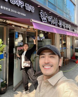 Chris Lee Instagram - 老奶奶的醬蟹🦀
身為 #羊羊羊pd  的大粉
有機會來南韓一定要來她光顧兩次的店
每次看她吃醬蟹真的饞死我了
這次終於成就達成✅

#其實有點鹹所以要配飯
#醬蝦意外的好吃
#我一個人吃飯時都看吃播
#老奶奶叫韓女士很和藹但我語言不通

#model #actor #chrislee1111travels 
#seoul #korea #yolo #foodie #foodieforlife
#iliketoeateateateat #eatfatmyself