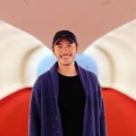 Chris Lee Instagram - Catch me if you can! Iconic red carpet runway! @twahotel 「我今晚會讓你飛走，不會阻止你，因為我知道你星期一就會回來。」 「是嗎，你怎麼知道我會回來？」 「看看四周，法蘭克。根本沒人在追你。」 #神鬼交鋒裡的場景 #這部電影我可以看一百遍 #我有說過我最愛的演員是tomhanks嗎 #然後那個我跟李奧納多皮卡丘同一天生 #model #actor #chrislee1111travels #TWA #TWAhotel #JKF #nyc #usa #catchmeifyoucan TWA Hotel