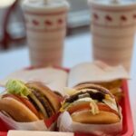 Chris Lee Instagram - Shake Shack or In-N-Out? 東岸或西岸，你是哪一派？ 喔對，最近還多了一個南派的 Buc-ee’s。 小孩子才做選擇我全包了。 #這一趟東西南北都走透透了 #但我完全沒帶好看的衣服去 #每天都只想戴帽子不想抓頭髮 #於是乎一直吃一直吃一直吃 #model #actor #chrislee1111travels #innout #innoutburger #westcoast #USA #burgers #foodieforlife #iliketoeat San Francisco, California