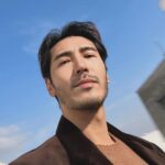 Chris Lee Instagram - Working on Christmas Day be like… Merry Merry Christmas, Lonely lonely Christmas, 想祝福不知該給誰 愛被我們打了死結 #聖誕快樂🧑‍🎄 #孤單不寂寞 #有工作是幸福的 #model #actor #actorslife #merrychristmas #christmas2023 #photoshoot #tvccommercial #workhardplayhard #yolo #seizetheday Taipei, Taiwan
