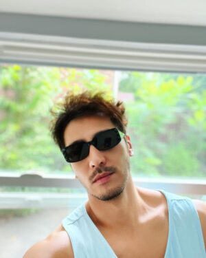 Chris Lee Instagram - For Art’s Sake,,
Chris in Pittsburgh,
messy hair don’t care.

很喜歡這座城市，
好有氣質好獨特，
讓我想念基隆了😎

Pittsburgh reminds me a lot of my hometown 
Keelung where I was born. #samesamebutdifferent 

#有空要狂拍這裡的建築
#有橋有山河
#好喜歡好喜歡

#model #actor #chrislee1111travels 
#pittsburgh #pennsylvania #USA
#filming #working #shooting 
#shades #sunglasses #forartssake 
@2020eyehaus @forartssake