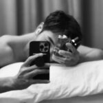 Chris Lee Instagram - 🇮🇹 I do wear perfume before bed. 我有個習慣， 洗好澡後上床前， 都會稍微噴一點香味在身上， 然後伴著香味帶給我的想像入睡。 神秘、優雅、沉穩魅力的木質香 深邃的海洋氣息， 爽朗與沉穩兼具的男性印象， 木質感性 X 海洋清爽， 定調自信率性。 And yes, I love being clean&sexy. #寄情水男性香精 #armanibeauty #armanibeautytw #armanibeautytaiwan @armanibeauty Taipei, Taiwan