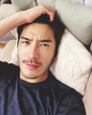 Chris Lee Instagram - Having a Quiet ME Time
今年過得好快…
忙忙碌碌熱熱鬧鬧，
給自己一些時間把所有生活整理一下，
歸零後重新出發。

#要把頭髮染深了
#卷毛也大概剪光了
#躺在沙發上一整天都不想動
#希望下半年能端出些牛肉

#model #actor #quiettime #metime
#secondhalfof2023 #busybusybusy
#takingabreakisforaccomplishingalongerjourney