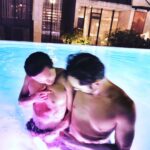 Chris Lee Instagram - 👬👭one love 幹嘛幹嘛幹嘛！ 尬派囡仔大小！ #這世代沒有什麼不可能 #婚姻平權但結婚了就要好好經營喔 #其實我們在比乳頭顏色誰比較粉… #model #actor #chrislee1111travels #yilan #taiwan #villa #pool #poolparty #thanksto二十輪 #bff #yolo #workhardplayhard 二十輪Villa 宜蘭館 Swiio Villa Yilan