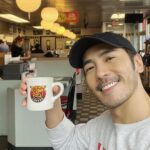 Chris Lee Instagram - 我又來了， 早餐對決。 Waffle House v.s. IHOP 你是哪一派的？ #我只能說台灣隨便美而美都大勝 #就連麥當勞也比較好吃 #好吧我只是太愛台灣了 #model #actor #chrislee1111travels #atlanta #wafflehouse #USA #breakfast #coffee #yummmmms Atlanta, Georgia