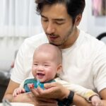 Chris Lee Instagram - 你笑起來很好看。 My a drop of golden sun! #我姪子是全世界最可愛的小嬰兒 #他7/7我11/11我們是SEVEN-ELEVEN #沒什麼事是比家人更重要的了 #model #actor #unclechris #unclekiss #famikytime #family #familyisalwaysmypriority #yolo #simplelife #happinessiseasy