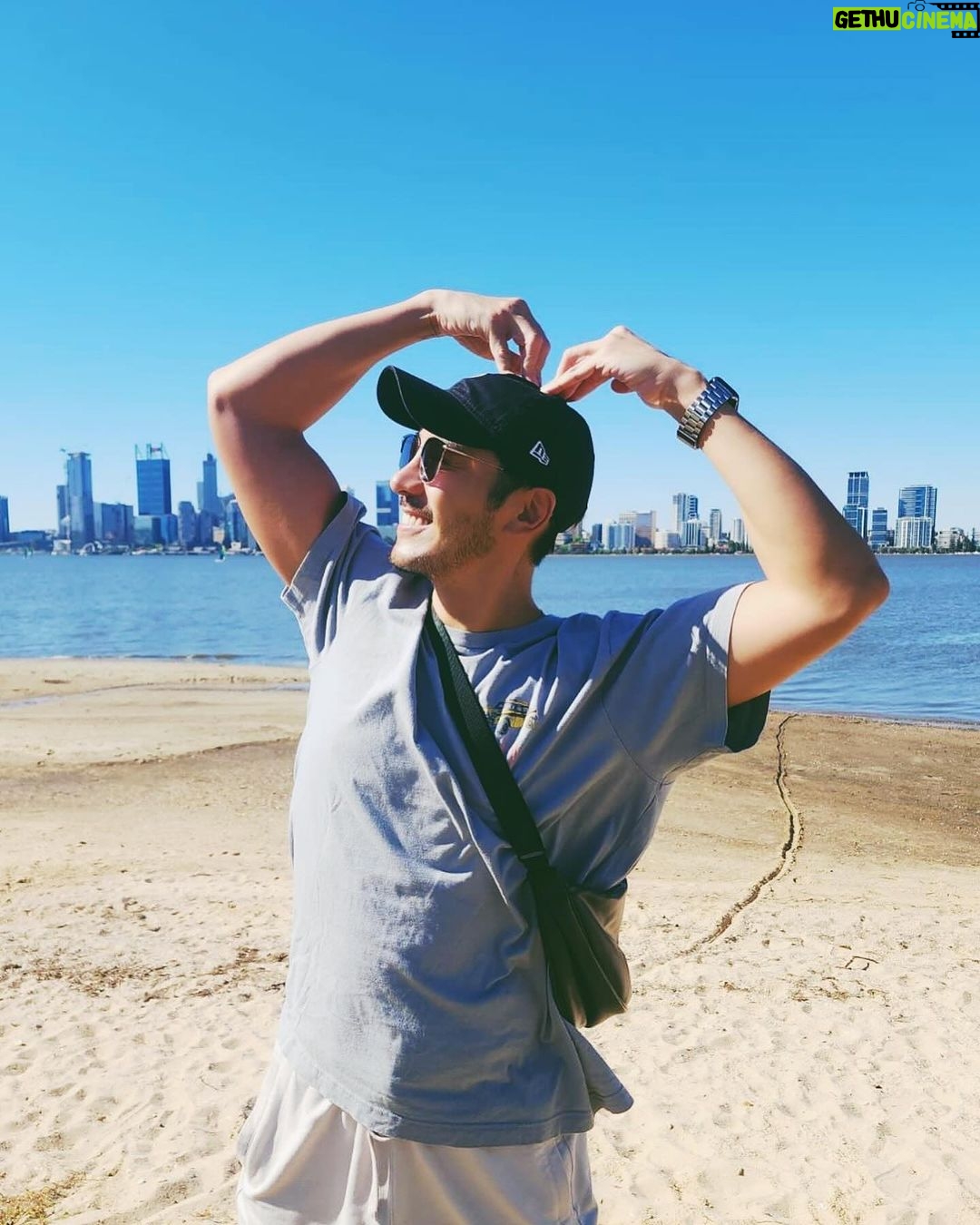Chris Lee Instagram - Perth has everything I like, Clearest sky, sunshine, beach and the ocean. Ok, kill all the flies I’ll move here. #陽光空氣水本該是這個樣子 #喜歡喜歡超喜歡 #但蒼蠅真的太惱人 #比蟑螂好一點… #chrislee1111travels #perth #australia #WA #yolo #liveinthemoment Perth, Western Australia