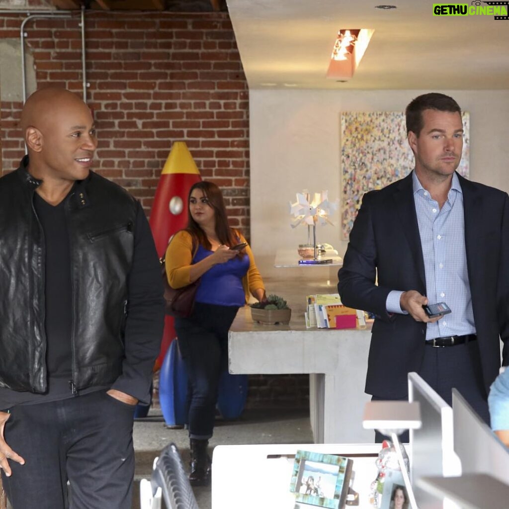 Chris O'Donnell Instagram - No I'm not standing on a hoverboard, I just happen to be a little taller than Mr. Smith. @llcoolj @ncisla Fresh episode tonight!