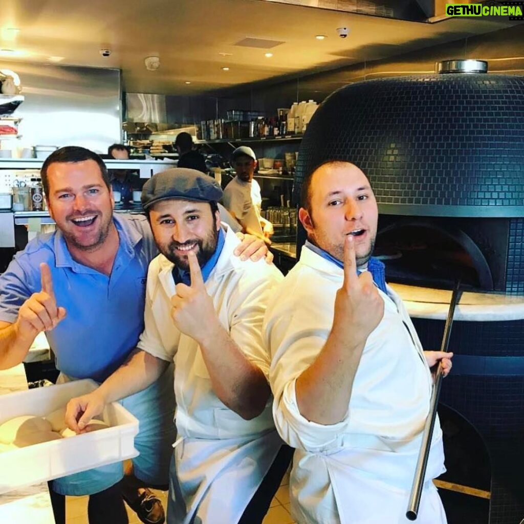 Chris O'Donnell Instagram - Day 1 at @pizzana_la has begun, the place is hopping! @sprinklescandace