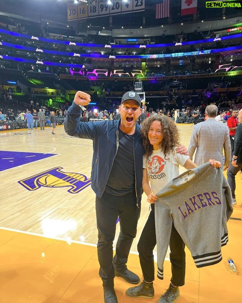 Chris Pratt Instagram - When you get courtside Lakers seats, (not to brag) they offer an exclusive, VIP buffet bar and restaurant with free drinks, delicious Tomahawk chops, cupcakes, and even America’s tastiest snack, the Timothée Chalamet. You know what? I get it.