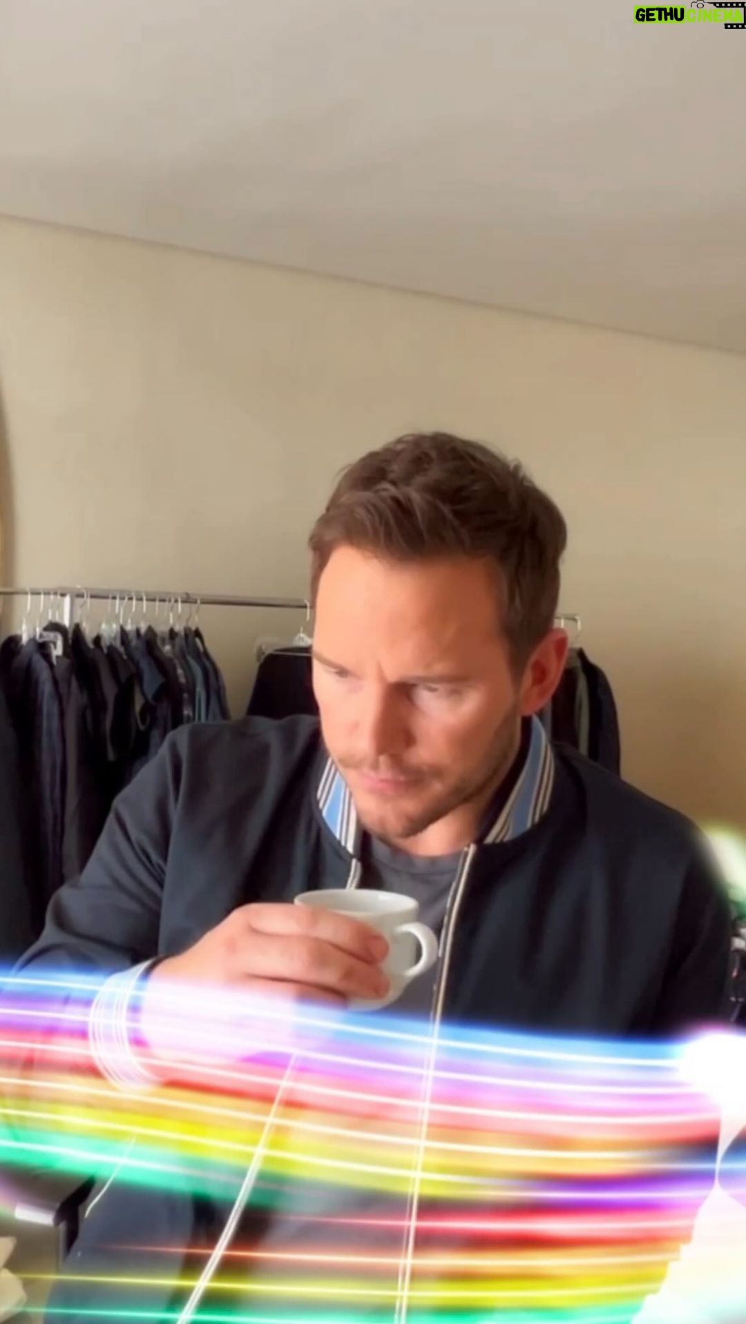 Chris Pratt Instagram - Wahooo!! Mario takes the Big Apple! 🍄🌈🍎