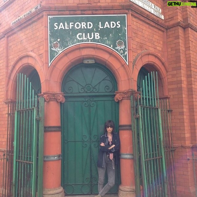 Chrissie Hynde Instagram - hey look at me i'm a Smiths single.