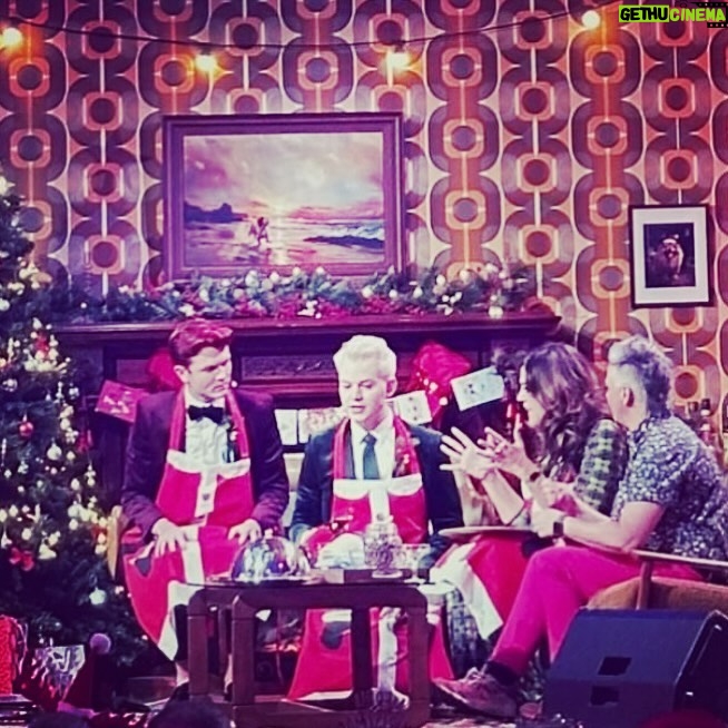 Chrissie Swan Instagram - Last night with @joelcreasey @rhysnicholson and @geraldinehickey revealing the undeniable merits of prawns and choc ripple cake for Christmas. If it’s to do with Christmas - I’m there! Watch what we get up to along with @robmillsymills @katemillerheidke @christiewhelanbrowne @edmundperfect and many others on Rhys & Joel’s Family Christmas on @binge soon 🎄 ❤️