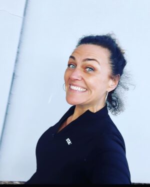Chrissie Swan Instagram - I haven’t washed my hair for a week (does anyone else have weird fuzzy bits at the back?!? - literally my whole life - why don’t they grow?!? 🙈) BUT I *have* been pounding the pavement every single day for @fredhollows 🤩
Today I hit 145kms and by tomorrow I’ll have hit the halfway mark to my 300km goal. If you can spare even a few dollars please donate at the link in my bio. Only $25 saves someone from a life of avoidable blindness. 🥰
#FredsBigRun