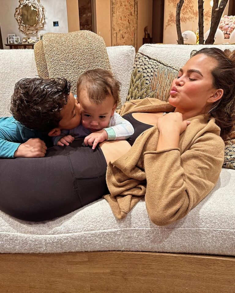 Chrissy Teigen Instagram - I had a really nice birthday 🥹 went to to see my friends @flamingo_estate, had a beautiful lunch with friends, then did ketamine therapy and saw space and time and baby jack and some weird penguins and cried and cried and cried. Then laid with my babies, then hot pot, then hung with my best friend 💗