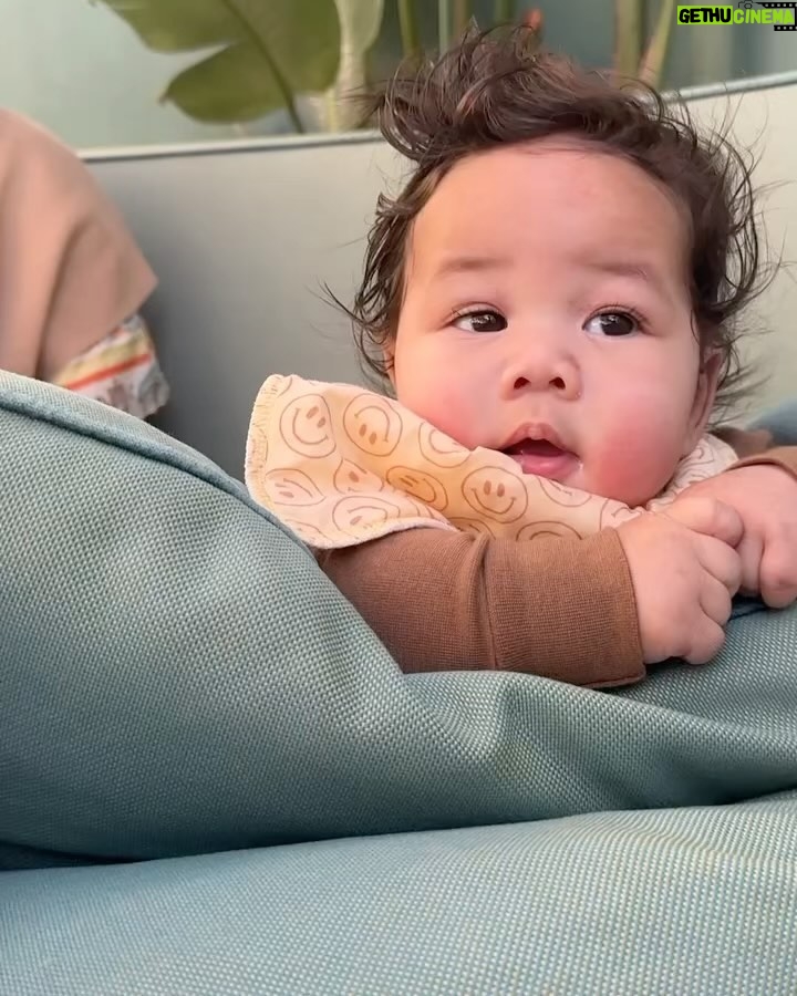 Chrissy Teigen Instagram - my life 🥹
