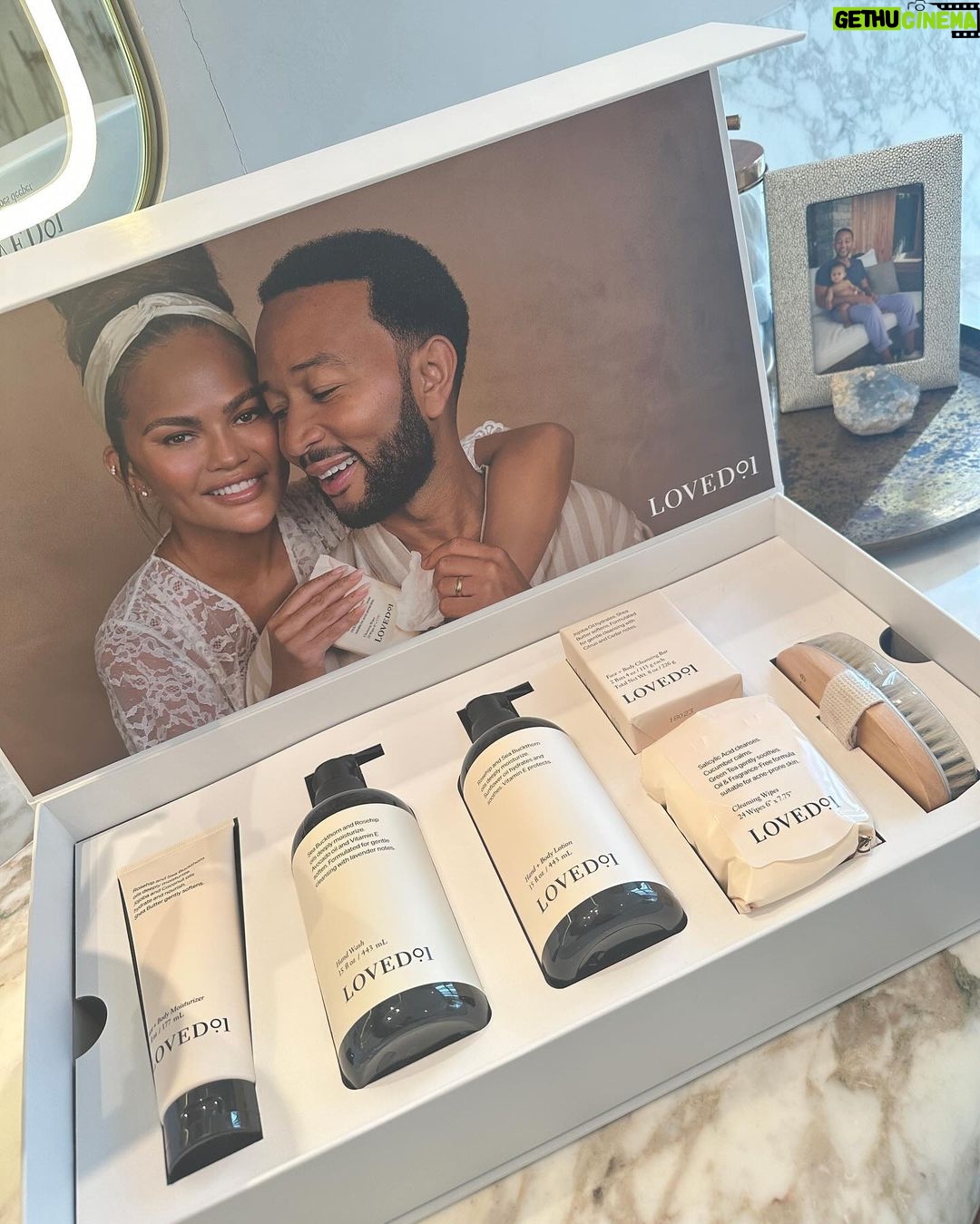 Chrissy Teigen Instagram - my life 🥹