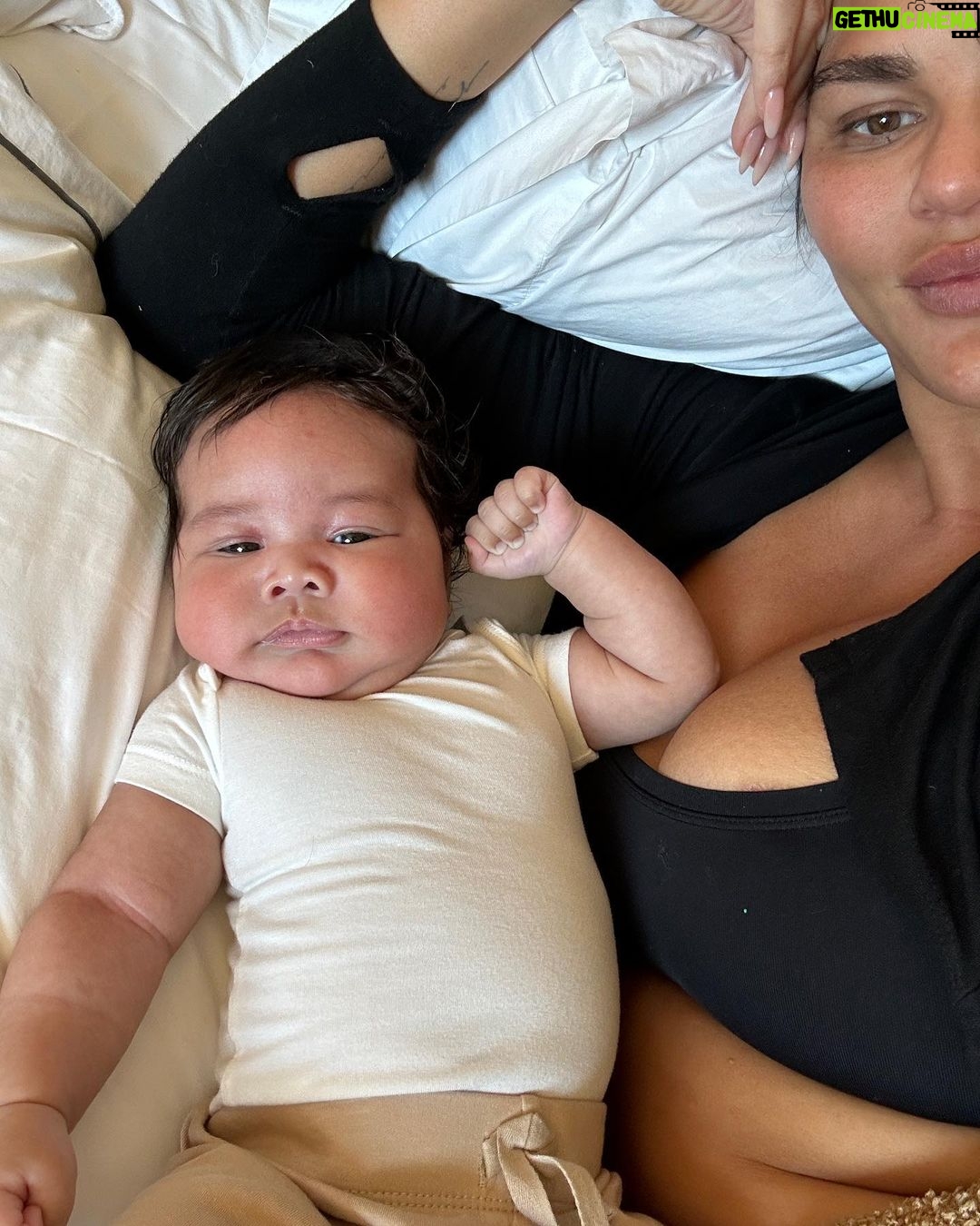 Chrissy Teigen Instagram - it’s Friday again!