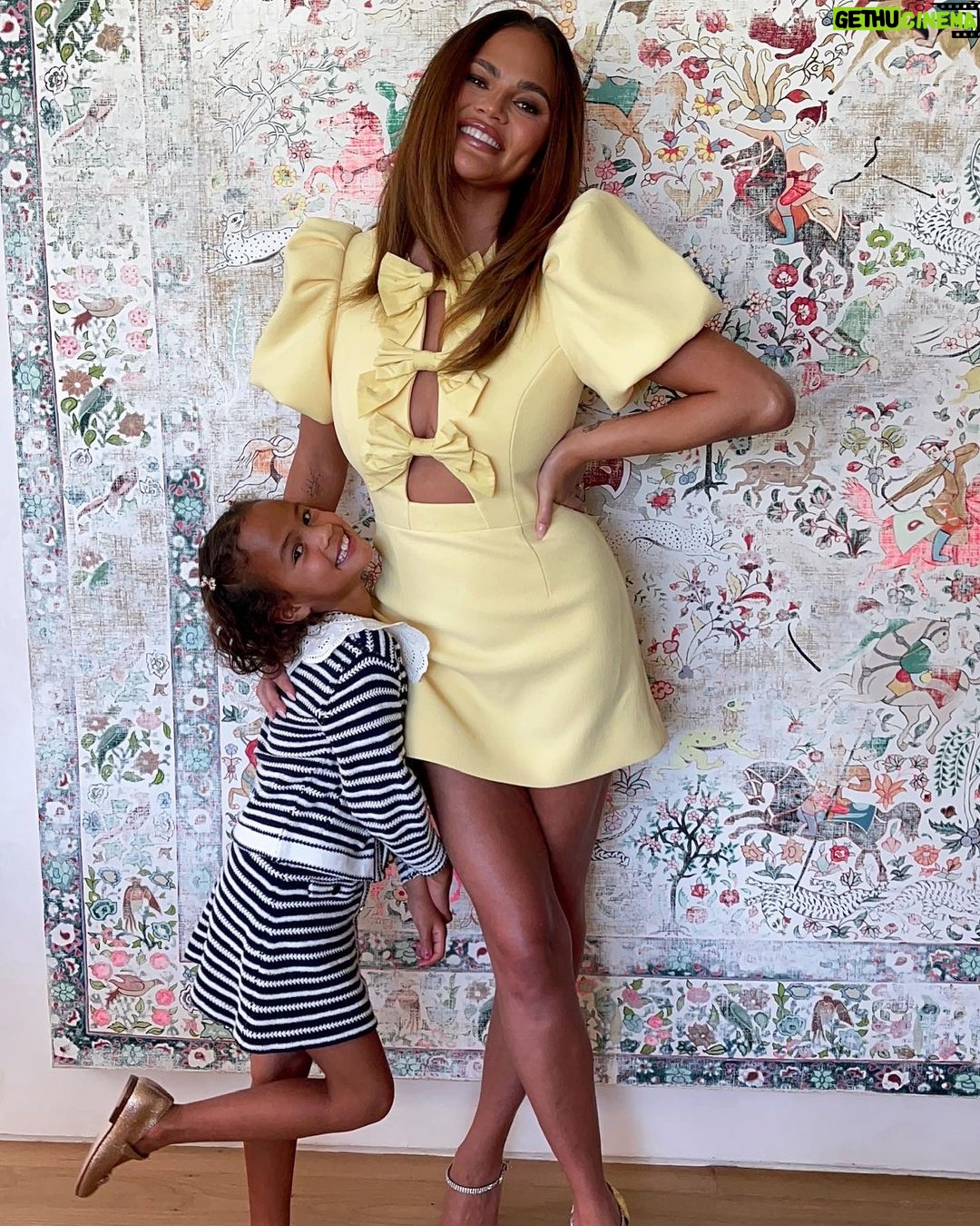 Chrissy Teigen Instagram - Me and the queen