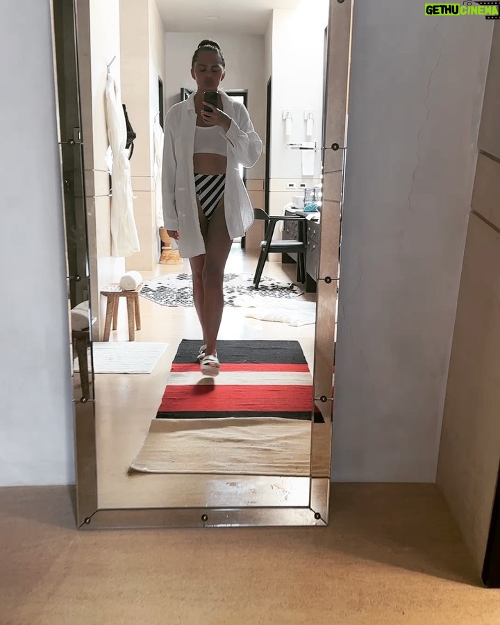 Chrissy Teigen Instagram - last slide is one of the greatest shows I’ve ever seen and not one person in my life begged me to watch it??? disgusting