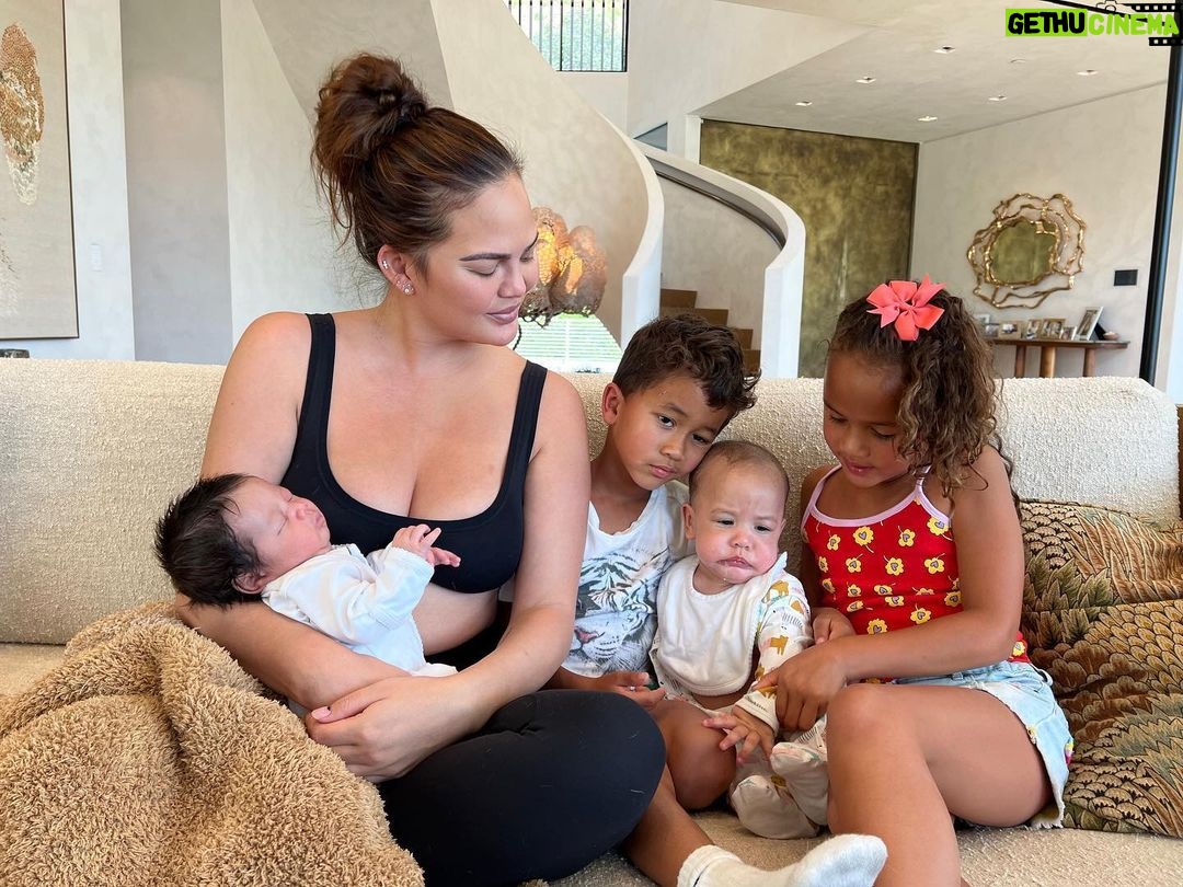 Chrissy Teigen Instagram - “one with all my babies” never works 😭