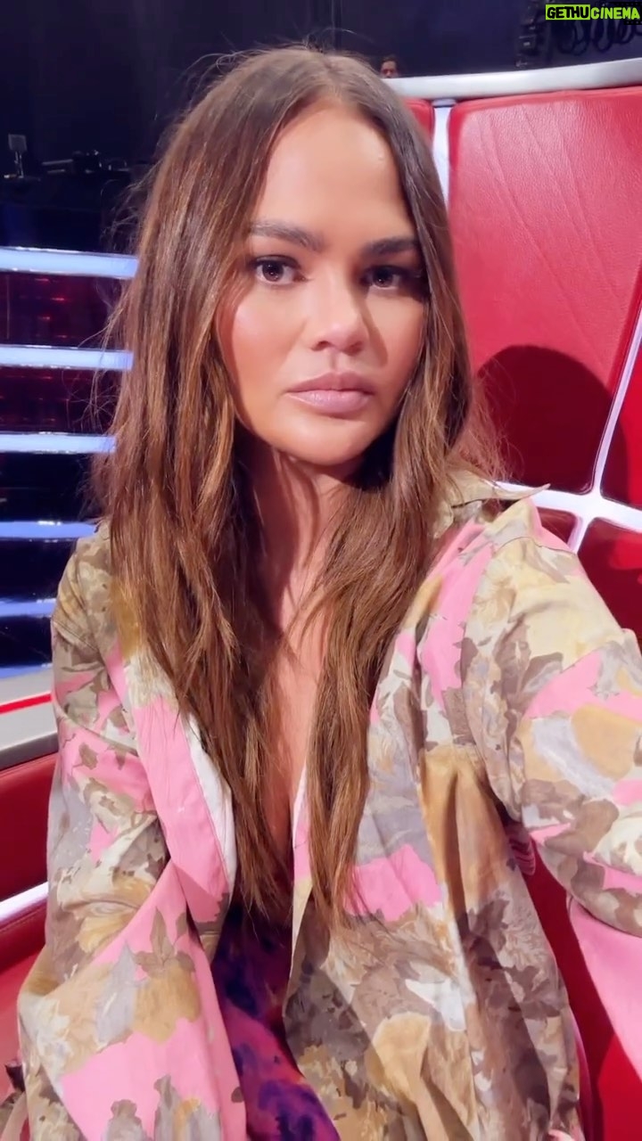 Chrissy Teigen Instagram - googie browser is always explaining SOMETHING