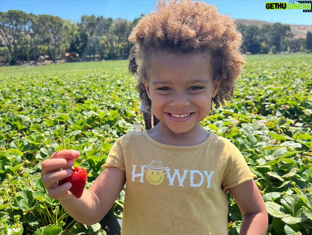 Christina Vidal Instagram - Fun Day at the Farm… 🥰