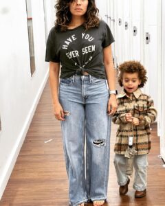 Christina Vidal Instagram - @gap Ad anyone?? 🤷🏽‍♀️ 😬🥰 Also LOVING my new haircut, thanks to @stephrives
