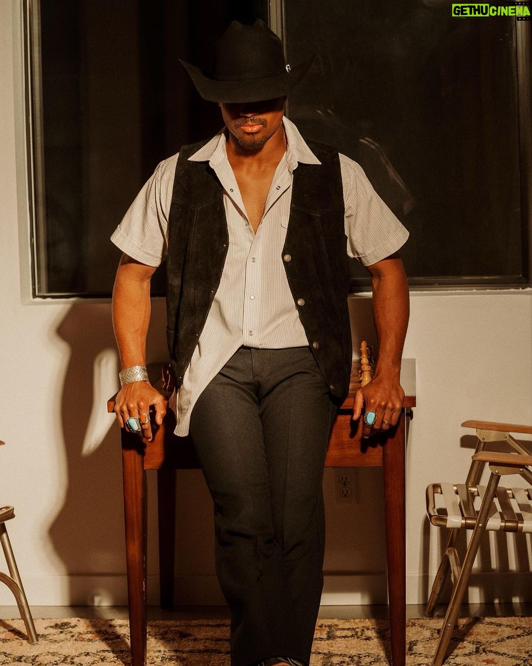Christina Vidal Instagram - My smokin hot horseman 🥵 #tonylamaboots Styling by: @jennaunderwood__ Photos by: @raulesprza