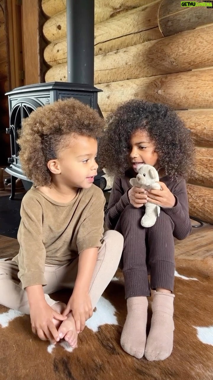 Christina Vidal Instagram - Willa and Ava are in love with their @thesimplefolkco threads. Willa in her Ribbed Top & Leggings and Ava in her Oversized Terry Top. Shop new arrivals and seasonal favorites on their site! #simplefolks #oversizedtop #ad