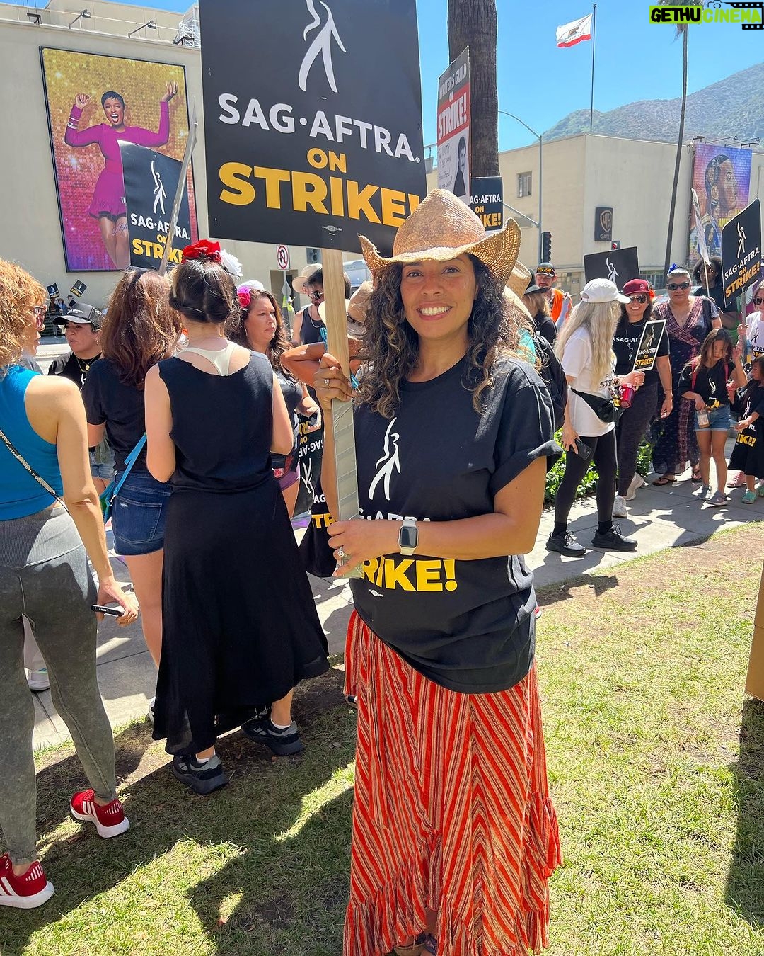 Christina Vidal Instagram - Striking… 🫡✊🏽