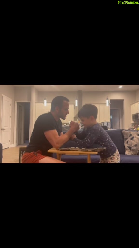 Christopher Lindsey Instagram - A little throwback to an epic #armwrestling battle against the dude! #Stronghold #armwrestlingboytroy #dadlife #tbt #family #love