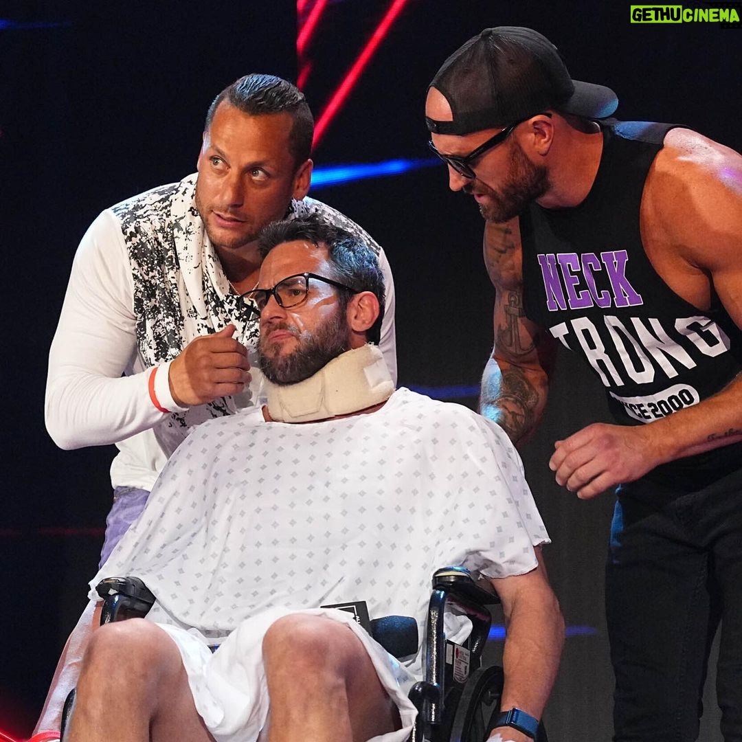 Christopher Lindsey Instagram - #NeckStrong