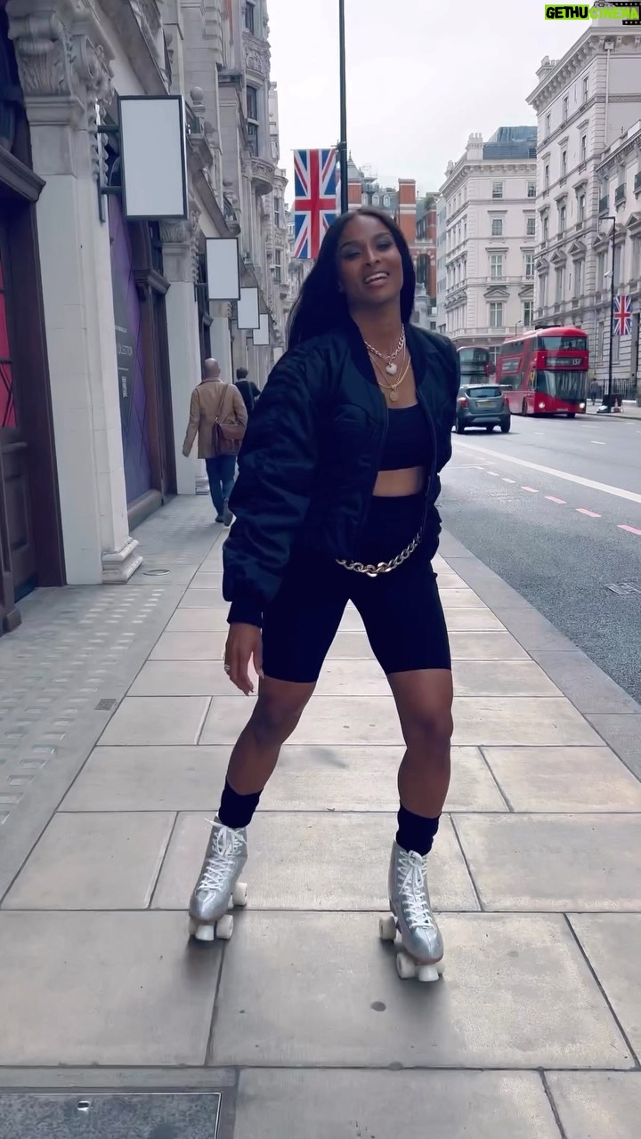 Ciara Instagram - I can’t do fancy tricks…but I can Roll 🤟🏽😝🛼🇬🇧 London, United Kingdom