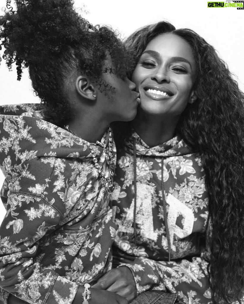 Ciara Instagram - 🎤 All my ladies to the...collection of the season! Featuring artist, entrepreneur, and philanthropist Ciara with her kids, Future & Sienna. Gap x LoveShackFancy drops 8/4.