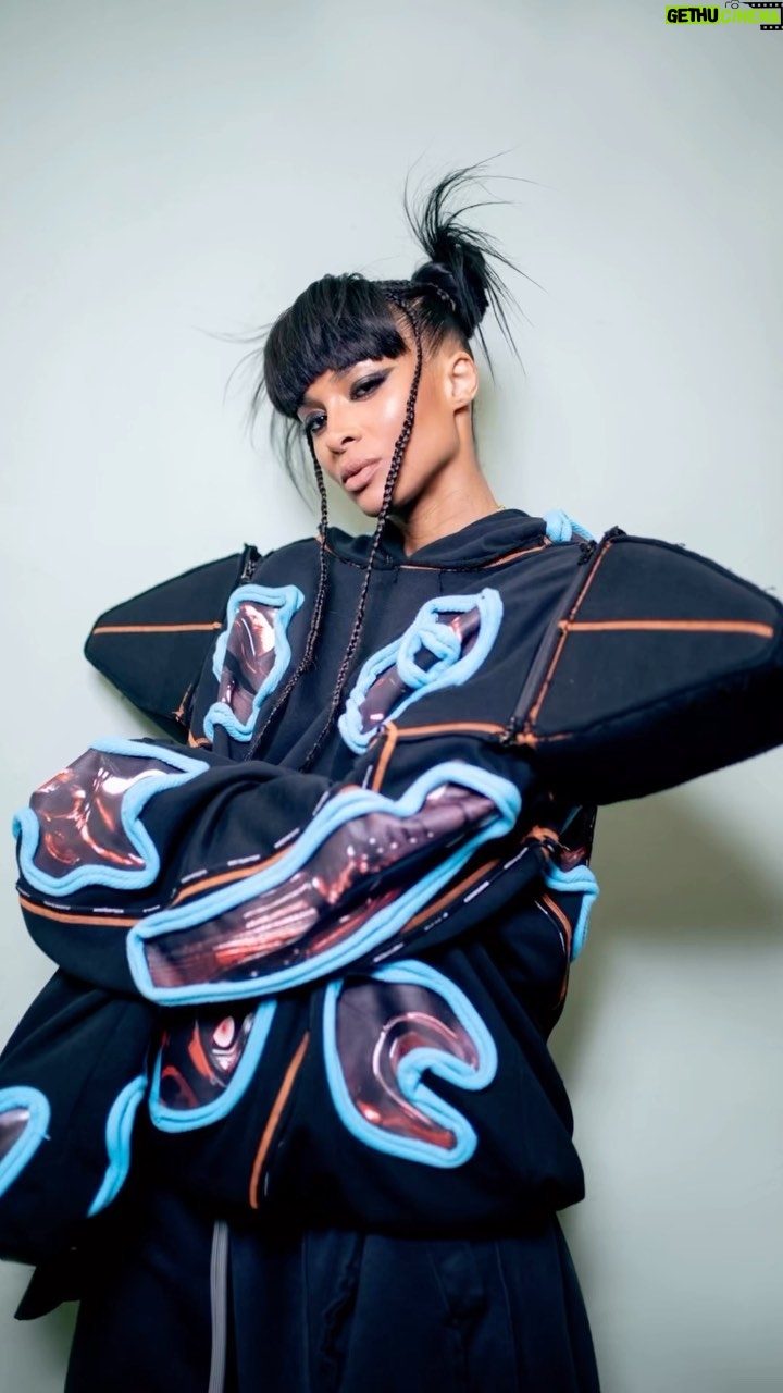 Ciara Instagram - Follow the rules…and #GetLoose 🤟🏽😎