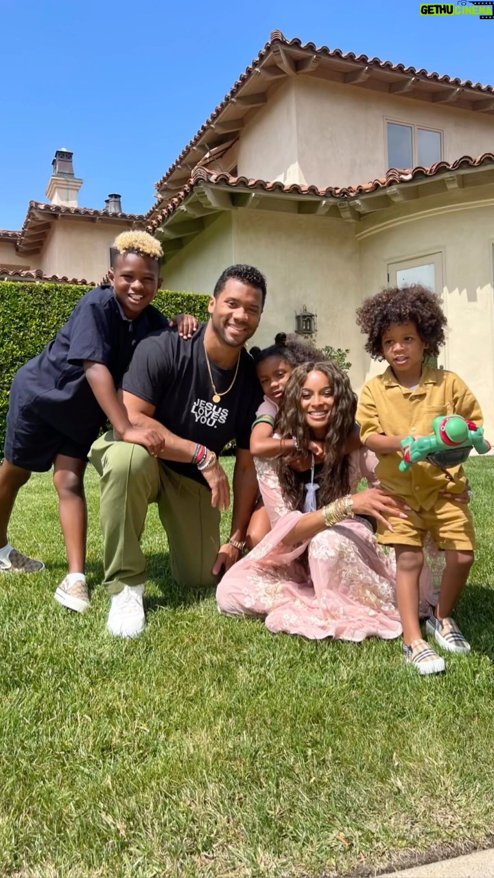 Ciara Instagram - My heart is full! So thankful for this love! Happy Mothers Day to all the Mommy’s out there! 🫶🏽🌸