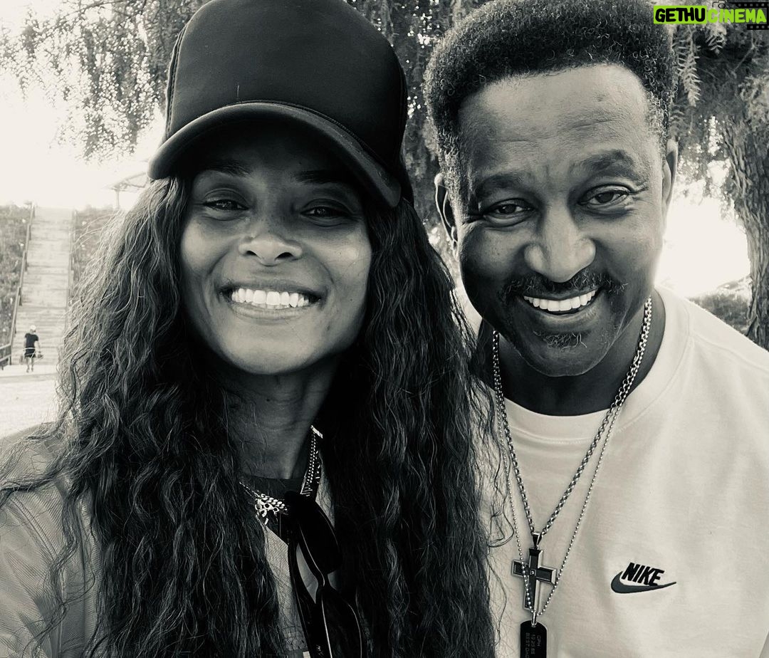 Ciara Instagram - Happy Fathers Day Dad!! Thanks for having always been there for me and showing me the true definition of Love! I Love You So Much! #HappyFathersDay 🫶🏽