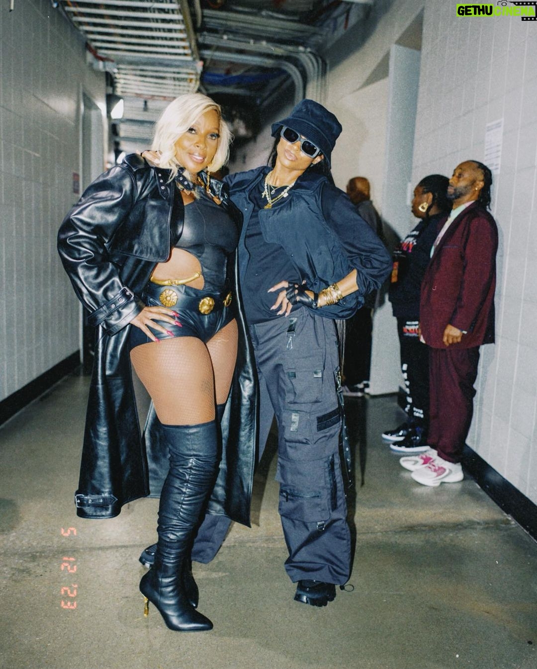 Ciara Instagram - ATL photo dump. I Love My Peoples🫶🏽 Thanks for having me Queen @TheRealMaryJBlige P.S. I’ve known a lot of people in these photos for at least 20 years! #Family