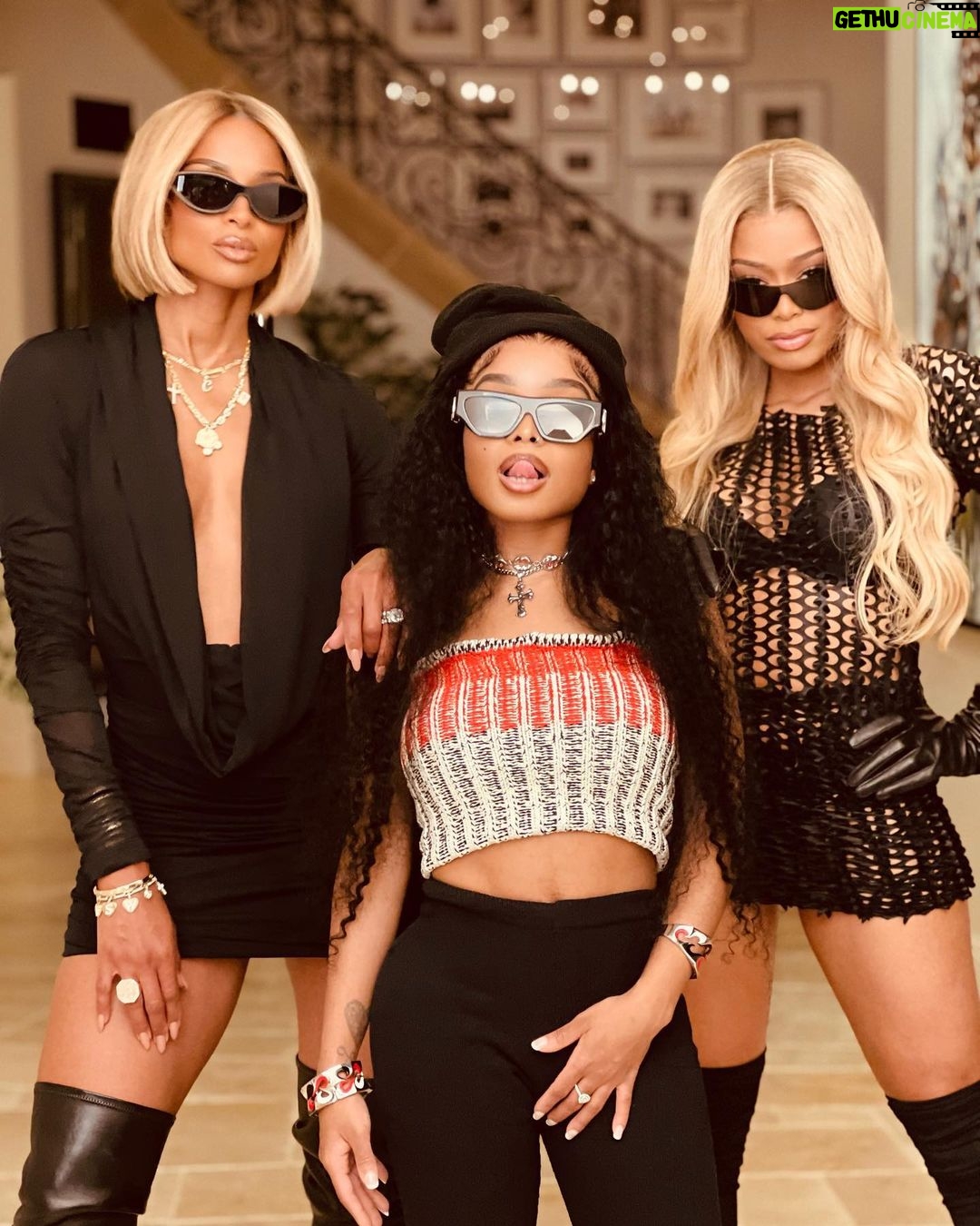 Ciara Instagram - I made this for all Da Girls around the world! Shout out to the amazing artists that have joined me on this journey! Da Girls Collection OUT NOW On all platforms! Dance Mix ft @LayBankz R&B Slow Mix ft @DerrickMilano Da Girls Mix ft @Lola.Brooke & @LadyLondon 🫶🏽 Ya’ll!!