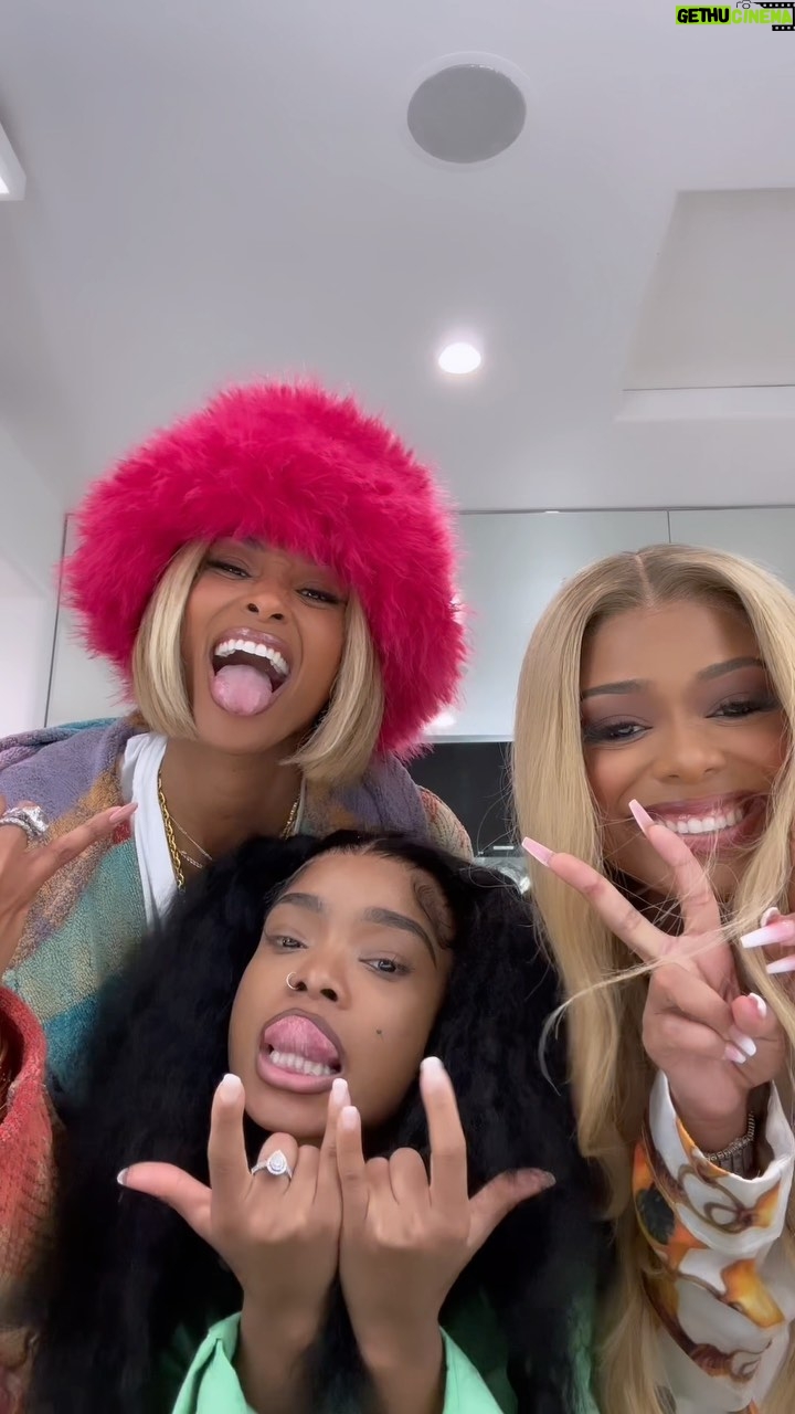 Ciara Instagram - Dat part Ladies! Gooood Morning! Let’s get it 🤟🏽🥰