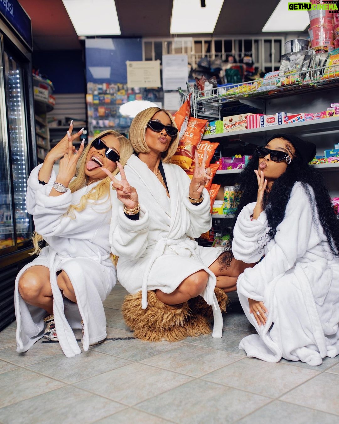 Ciara Instagram - The best way to hit up the gas station with your girls:) 🍭🤟🏽😎 #DaGirls