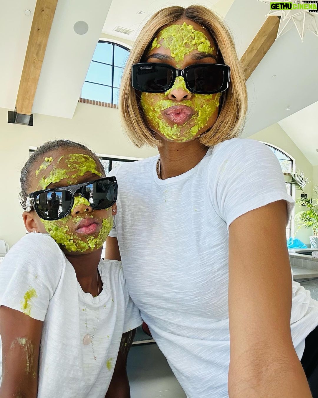 Ciara Instagram - Me and Si Si waiting for Da Girls Mix video premiere like π₯°π«Άπ½ π
π#DaGirls