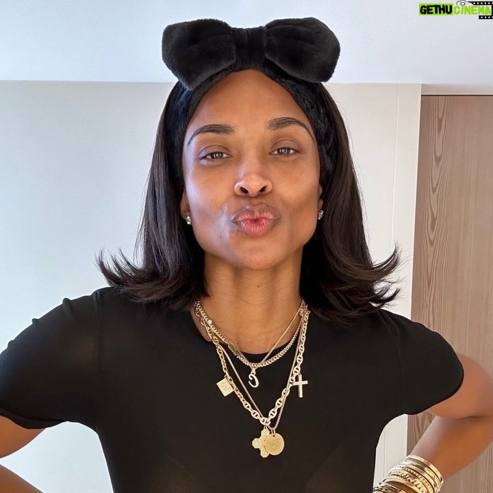 Ciara Instagram - When I said I was on a mission, I meant that! So proud of these amazing results from my OAM skincare line!! ✨✨ I love seeing your glow up pictures! Keep sending them in!! Let’s go!! #oamskin @oamskin