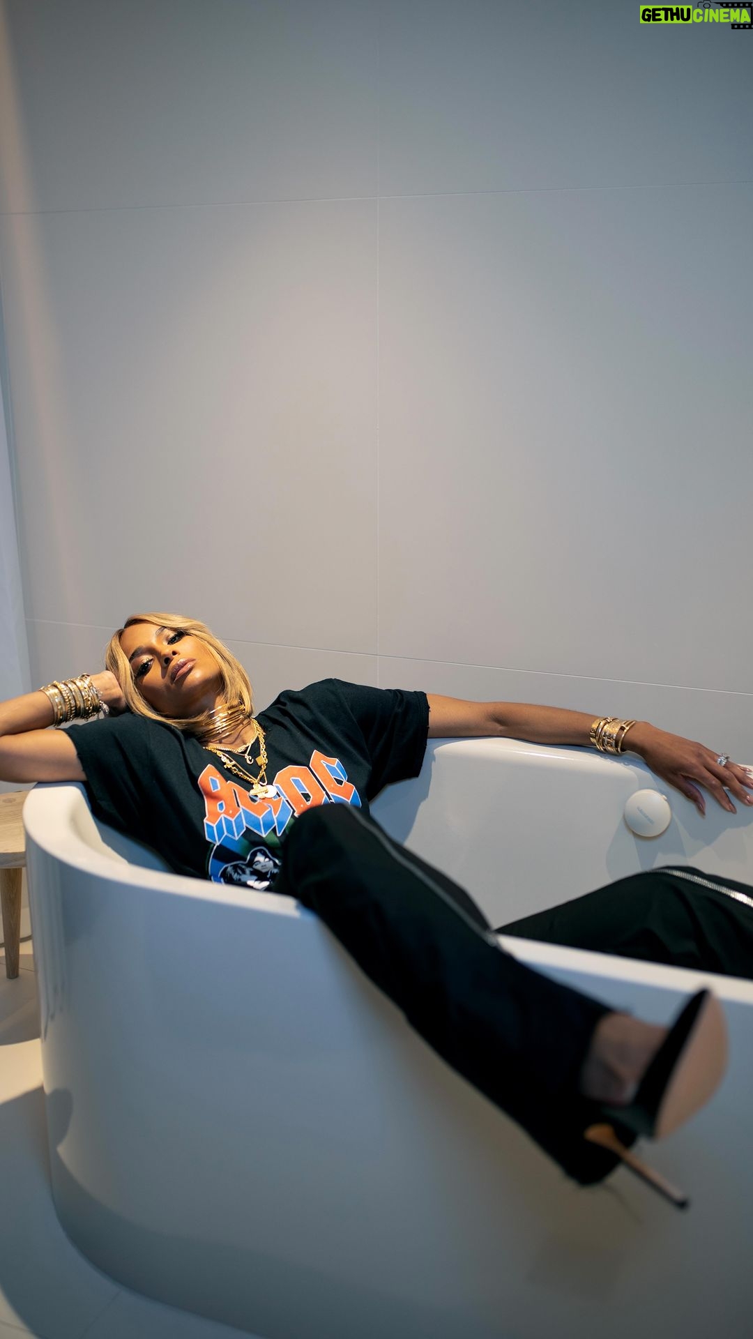 Ciara Instagram - “Got my feelings in my pocket, I don’t wear em on my sleeves” @Lola.Brooke 🔥 Shout out to all my ladies on a mission! @OamSkin X @Dermstore @TenToOneRum #ProudofMe #DaGirls