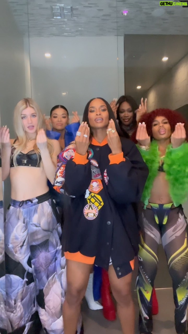 Ciara Instagram - The girls that get it, get it…. #DaGirls