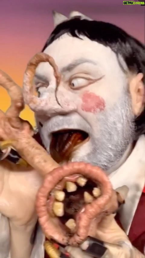 Cig Neutron - 579 Likes - This is probably one of my most favoritest things I’ve ever done. It fills me with joy beyond description. I need to release this song as a full track. You can see more of Gizzer the Wizzer in our upcoming @bizarroaugogo series. #weird #funny #bizarroaugogo #strange #lol #comedy