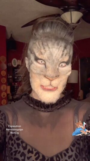 Cig Neutron Instagram - My favorite form. #sfxmakeup by @cigneutron  #kitty #cat #holidaze